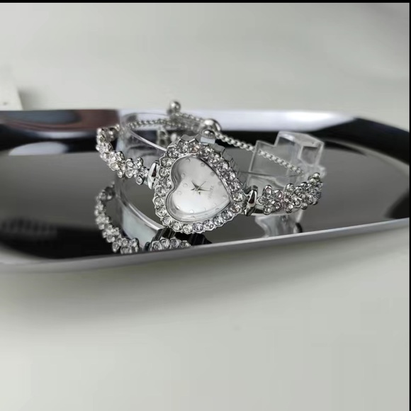 Cute  GOLD heart shaped watch - Picture 4 of 15